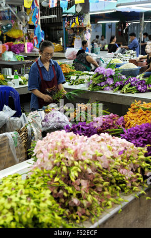 Old woman at Pak Khlong Talat, a flower market in Bangkok, Thailand Stock Photo