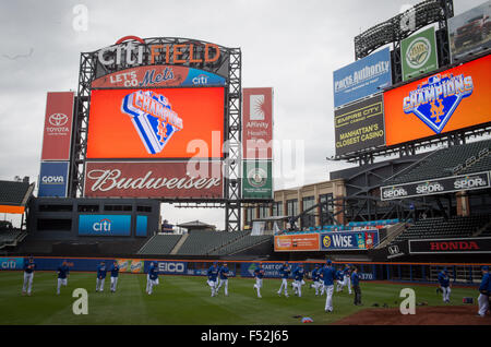 New York, New York, USA. 24th Oct, 2015. NY Mets practice at Citi Field, Saturday, Oct. 24, 2015. © Bryan Smith/ZUMA Wire/Alamy Live News Stock Photo