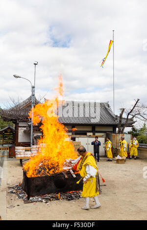 Japan, Nishinomiya, Mondo Yakujin Buddhist Temple. Priest in yellow ...