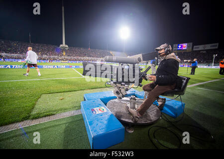 Florence, Italy. 25th Oct, 2015. TV Cameramen Football/Soccer : Italian 'Serie A' match between ACF Fiorentina 1-2 AS Roma at Stadio Artemio Franchi in Florence, Italy . © Maurizio Borsari/AFLO/Alamy Live News Stock Photo