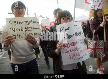 Protest against the introduction of a state-approved history textbook, Oct 24, 2015 : South Korean middle and high school students attend a protest against South Korean government's plan for state-approved history textbook in Seoul, South Korea. Hundreds of students demonstrated as they insisted that the state-approved history textbook would glorify pro-Japanese collaborators during the Japanese colonial rule (1910-45) in Korea and dictatorial regimes in contemporary history of South Korea. © Lee Jae-Won/AFLO/Alamy Live News Stock Photo