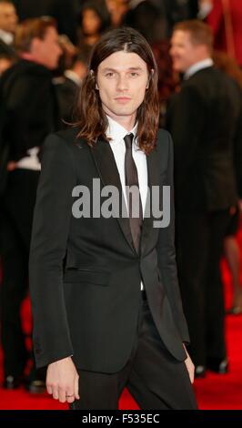 London, Britain. 26th Oct, 2015. British musician James Bay attends the world premiere of the new James Bond film 'Spectre' at the Royal Albert Hall in London, Britain, 26 October 2015. Spectre is the 24th official James Bond film and is released in the United Kingdom on 26 October. Photo: Hubert Boesl/dpa - NO WIRE SERVICE -/dpa/Alamy Live News Stock Photo