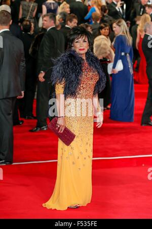 London, Britain. 26th Oct, 2015. British singer Shirley Bassey attends the world premiere of the new James Bond film 'Spectre' at the Royal Albert Hall in London, Britain, 26 October 2015. Spectre is the 24th official James Bond film and is released in the United Kingdom on 26 October. Photo: Hubert Boesl/dpa - NO WIRE SERVICE -/dpa/Alamy Live News Stock Photo