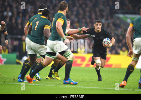 London, UK. 24th Oct, 2015. Dan Carter (NZL) Rugby : 2015 Rugby World Cup semi-final match between South Africa 18-20 New Zealand at Twickenham in London, England . © FAR EAST PRESS/AFLO/Alamy Live News Stock Photo