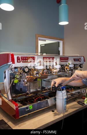 Costa Coffee Expansion continues as new cafe bar due to open.  Workmen of various skills are putting together the final finish to the corporate design which has proved so successful.   The Whitbread -owned business plans to grow its UK store base to around 2,500 in 2020, up from 1,931. Costa’s UK sales rose 16.2% in the last year, for instance, with 4.6% growth in transactions per store. © Mar Photographics/Alamy Live News Stock Photo