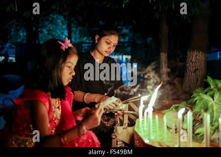 Dhaka, Bangladesh. 27th Oct, 2015. Oct. 27, 2015 - Dhaka, Bangladesh - Buddhist celebrating Pravarana Punnama.The Assayujjiya Punnama or the full moon day of Assayujjiya (September-October) also known as the Pravarana Punnama. This full moon day signifies the end of the three month Lent of Bhikkhus. Other functions of the festival include the offering the offering of the Buddha Puja in the morning, feeding the monks in fornoon, illumimination of the monastery in the evening by lighting candles like the Diwali of Hindus, vows of Pancha Sila or Attha Sila by the elders and keeping the Sabbath Stock Photo