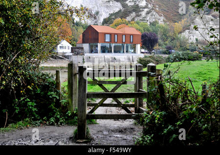 View across the River Ouse of the Corten River House in Lewes which appeared on Grand Designs television programme Photograph ta Stock Photo