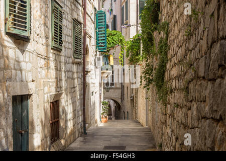 Narrow, empty and idyllic alley at the Old Town in Dubrovnik, Croatia. Stock Photo