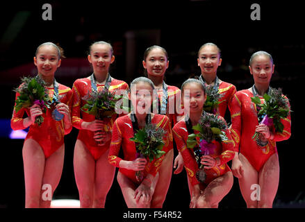 Glasgow, Scotland. 27th Oct, 2015. Chinese gymnasts pose after the women's team final at the 46th World Artistic Gymnastics Championships at the SSE Hydro Arena in Glasgow, Scotland, Great Britain on Oct. 27, 2015. China won the silver medals. Credit:  Han Yan/Xinhua/Alamy Live News Stock Photo