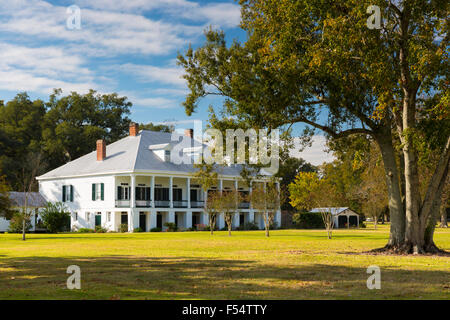 St Joseph plantation 19th Century antebellum mansion house along the Mississippi at Vacherie, Louisiana, USA Stock Photo