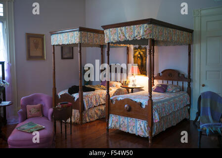 Oak Alley plantation antebellum mansion house interior of bedroom with four poster beds in Vacherie, Louisiana, USA Stock Photo