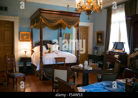 Oak Alley plantation antebellum mansion house interior of master bedroom with four poster bed in Vacherie, Louisiana, USA Stock Photo