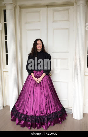 Tour guide in historic costume at Oak Alley plantation antebellum mansion house by Mississippi at Vacherie, Louisiana, USA Stock Photo