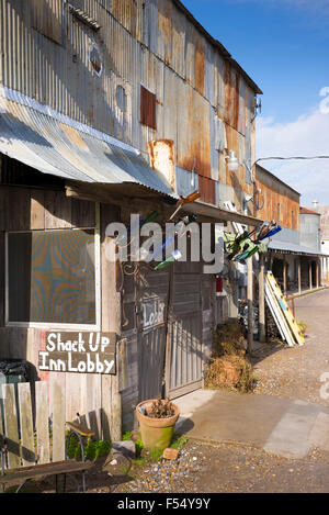 Front entrance with abandoned junk at The Shack Up Inn cotton sharecroppers theme hotel, Clarksdale, Mississippi, USA Stock Photo