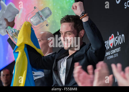 Vienna, Austria. Saturday, 23rd May 2015. Måns Zelmerlöw won the ESC 2015 with his song 'Heroes' and brings the trophy for the sixth time to Sweden. Stock Photo