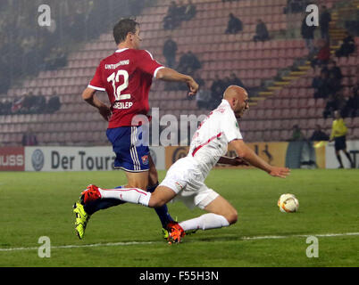 Muenchen, Bavaria, Germany. 27th Oct, 2015. from left Markus EINSIEDLER (Unterhaching), Tim SEBASTIAN (Leipzig), .DFB Cup, 2nd main round.SpVgg Unterhaching vs RasenBallSport Leipzig.Unterhaching, Alpenbauer Sportpark, Germany, October 27th, 2015, .the former first league team of Unterhaching, now forrth league, receives the ambitious team of Leipzig, supported by Red Bull. Finally Unterhaching wins 3 : 0, Credit:  Wolfgang Fehrmann/ZUMA Wire/Alamy Live News Stock Photo