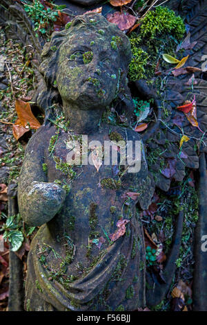 A fallen and broken monument in North Merchiston Cemetery, Edinburgh, Scotland. Stock Photo