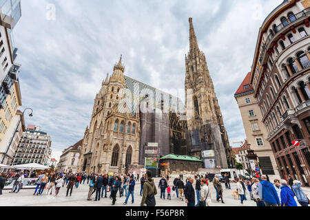 VIENNA, AUSTRIA - SEPTEMBER 27, 2015: tourists on Stephansplatz (Stephen Square), Vienna. The Stephansplatz is a square at the g Stock Photo