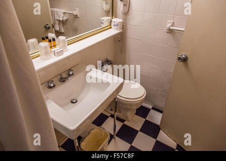Bathroom, Hotel Pennsylvania, 7th  Ave, New York City, United States of America
