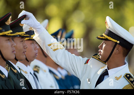 Beijing, China. 29th Oct, 2015. A superior straightens the hat of a soldier from the honor guard of the People's Liberation Army ahead of the welcoming of German Chancellor Angela Merkel in Beijing, China, 29 October 2015. Photo: SOEREN STACHE/dpa/Alamy Live News Stock Photo