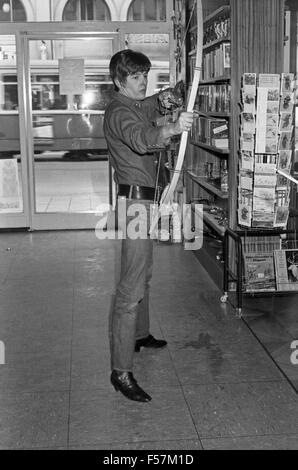 Der britische Popsänger Neil Christian, Deutschland 1960er Jahre. British pop singer Neil Christian, Germany 1960s. 24x36swNeg80 Stock Photo