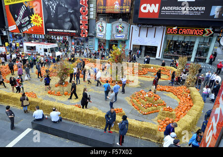 New York, USA. 29th Oct, 2015. A pop-up pumpkin patch is set up for Halloween in Times Square as a promotion for the App Google Photos, in New York, the United States, Oct. 29, 2015. Visitors can pick from tons of free pumpkins and enjoy live pumpkin carvings. © Wang Lei/Xinhua/Alamy Live News Stock Photo