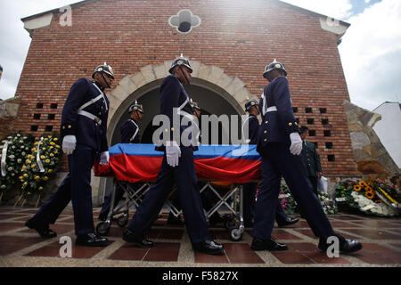 Bogota, Colombia. 29th Oct, 2015. Guards of honor transfer one of the coffins of the soldiers killed by the National Liberation Army (ELN) during a funeral in Bogota, capital of Colombia, Oct. 29, 2015. Eleven Colombian soldiers and one police officer who were guarding local elections were killed in an ambush allegedly by members of the leftist rebel group ELN, it is reported Monday. Credit:  Jhon Paz/Xinhua/Alamy Live News Stock Photo