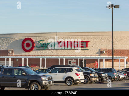 Super Target discount store / superstore / hypermarket in Virginia Gateway Shopping Center, Gainesville, Virginia, USA Stock Photo