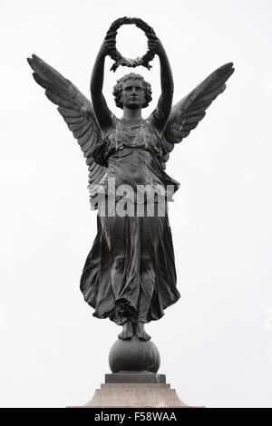 The winged figure of Victory holding a wreath by F W Doyle-Jones is a memorial to local residents who died in the two world wars Stock Photo
