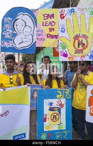 Dhaka, Bangladesh. 30th Oct, 2015. Bangladeshi youth made rally making awareness of eliminating lead from paints on the ocasion of International lead poisoning prevention week in Dhaka in Dhaka on October 30, 2015.Lead poisoning is entirely preventable, yet lead exposure is estimated to account for 0.6% of the global burden of disease, with the highest burden in developing regions. Childhood lead exposure is estimated to contribute to about 600,000 new cases of children with intellectual disabilities every year. Credit:  ZUMA Press, Inc./Alamy Live News Stock Photo