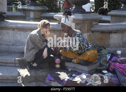 fortune teller gives a woman a Tarot card reading at Union Square in Manhattan, NYC. Stock Photo