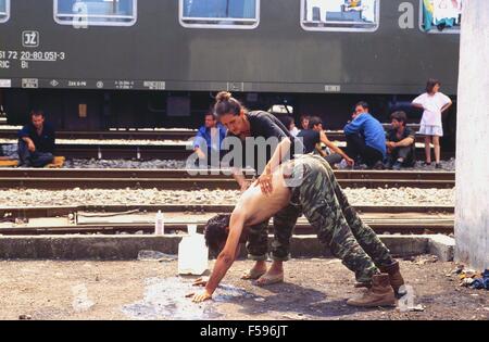 War in the ex Yugoslavia, train of Bosnian refugees escaping from ethnic cleansing of Serbs blocked in Croatia (July 1992) Stock Photo
