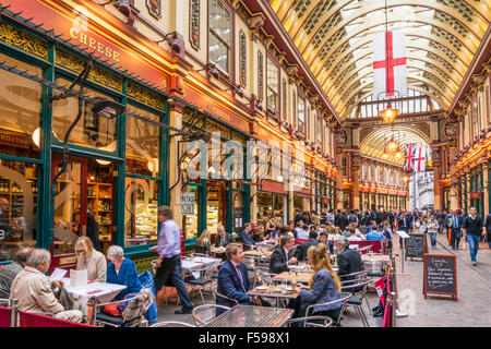 City of London Workers eating and drinking After Work Leadenhall Market City of  London, England UK GB EU Europe Stock Photo