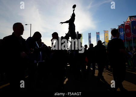 Twickenham Stadium, London, UK. 31st Oct, 2015. Rugby World Cup Final. Australia versus New Zealand. Silhouette of supporters arriving at the stadium before the match. Credit:  Nando Machado/Alamy Live News Stock Photo