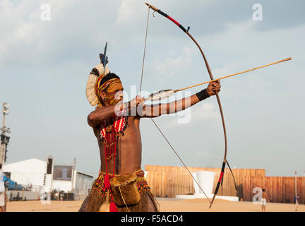 A Pataxo archer takes aim. International Indigenous Games in Brazil. 29th October 2015 Stock Photo