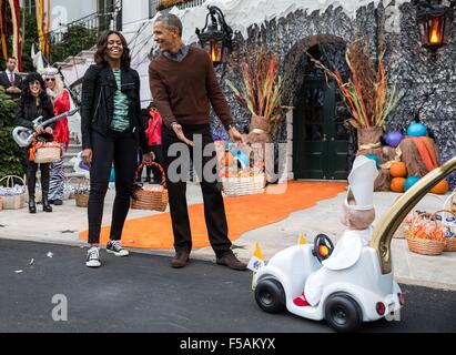 Washington, DC, USA. 31st Oct, 2015. US President Barack Obama and First Lady Michelle Obama react to a young child dressed in a pope costume while handing out Halloween treats to local children and children of military families on the South Lawn of the White House October 31, 2015 in Washington, DC. Stock Photo