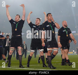 Twickenham, London, UK. 31st Oct, 2015. Rugby World Cup Final. New Zealand versus Australia. New Zealand players enjoy their victory lap © Action Plus Sports/Alamy Live News Stock Photo