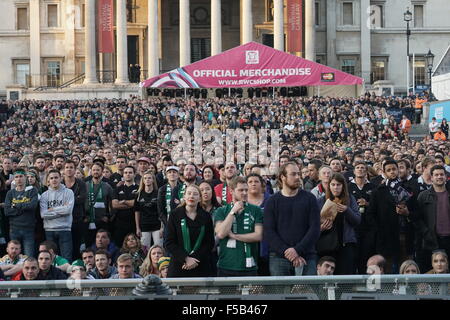 London, UK. 31st October, 2015. Thousands attends to watch the England Rugby World Cup 2015 New Zealand vs Australia, Win by New Zealand in Trafalgar square, London. Photo by See Li/Alamy Live Stock Photo