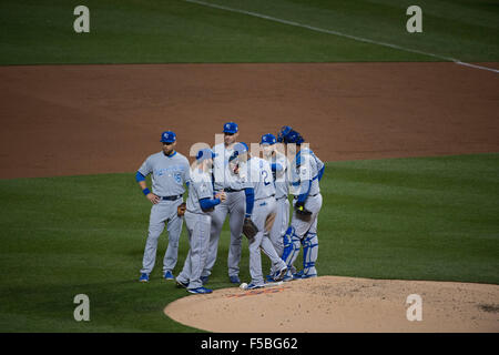 New York, NY, USA. 31st Oct, 2015. Kansas City challenges a play in the 3rd inning of Game 4 of the 2015 World Series, Citi Field, Saturday, Oct. 31, 2015. © Bryan Smith/ZUMA Wire/Alamy Live News Stock Photo