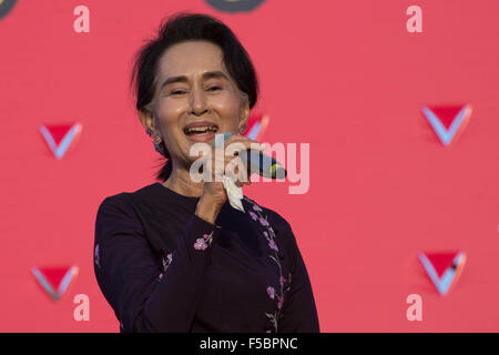 Yangon, Thuwanna, Myanmar. 1st Nov, 2015. Myanmar opposition leader Aung San Suu Kyi addresses a campaign rally for the NLD (National League for Democracy), one week before the freest election in decades in Thuwanna, Yangon, Myanmar on November 01, 2015. © Guillaume Payen/ZUMA Wire/Alamy Live News Stock Photo