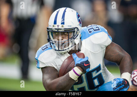 East Rutherford, New Jersey, USA. 13th Dec, 2015. Tennessee Titans running  back Antonio Andrews (26) in action prior to the NFL game between the  Tennessee Titans and the New York Jets at