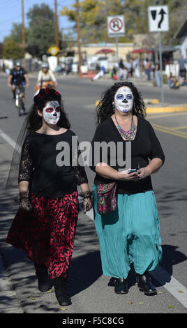 Albuquerque, NEW MEXICO, USA. 1st Nov, 2015. 110115.Christine Bronson,<cq., right and her daughter Graciela Bronson, 11, make their way to the start of the Dia de Los Muertos Marigold .Photographed on Sunday November 1, 2015 . /Adolphe Pierre-Louis/Journal. © Adolphe Pierre-Louis/Albuquerque Journal/ZUMA Wire/Alamy Live News Stock Photo