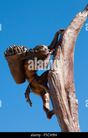 Commemorative wall and Statue of the Pueblo Indians in the Mesa Verde Nation Park near Taos New Mexico Stock Photo