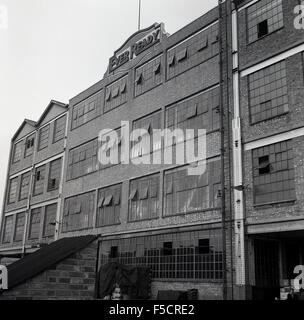 1950s historical, view of the back of a large Ever Ready battery factory or warehouse. Stock Photo