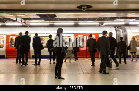 Passengers waiting for a Circle or District line Tube train on the London Underground at Monument / Bank station, London, UK Stock Photo