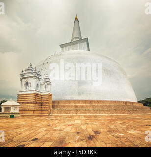 Ruwanwelisaya dagoba in the sacred world heritage city of Anuradhapura, Sri Lanka Stock Photo