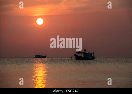 Boats in sea at sunset, Koh Tao Island, South China Sea, Gulf of Thailand, Thailand Stock Photo