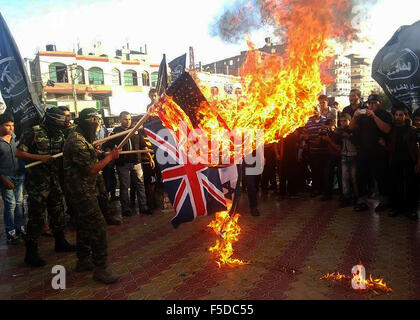 Rafah, Gaza Strip. 2nd Nov, 2015. Masked Palestinians burn Israel, USA and UK flags during a demonstration marking the anniversary of Balfour Declaration in the southern Gaza Strip. The Balfour Declaration was a Nov. 2, 1917 letter from British Foreign Secretary Balfour to Jewish leader Lord Rothschild expressing support for establishing a Jewish homeland in Palestine. © Abed Rahim Khatib/APA Images/ZUMA Wire/Alamy Live News Stock Photo