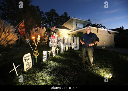 Napa, CA, USA. 29th Oct, 2015. Tom Kisabeth is seen in his front yard with his extensive halloween decorations in Napa on Thursday. © Napa Valley Register/ZUMA Wire/Alamy Live News Stock Photo