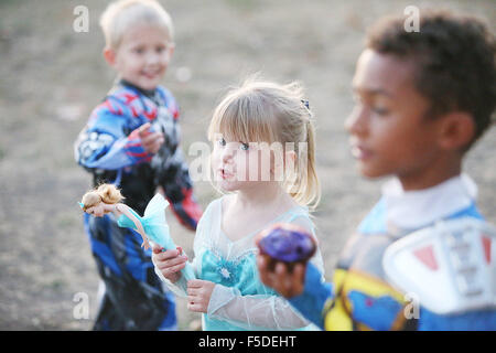 Napa, CA, USA. 29th Oct, 2015. Dressed as Elsa from Disney's Frozen, Phoebe DeCrevel carries a doll of the same character as she plays with her brother Tucker, left, and Elijah Stanley, right, outside the Chardonnay Hall at the Napa Valley Business Expo on Thursday. © Napa Valley Register/ZUMA Wire/Alamy Live News Stock Photo